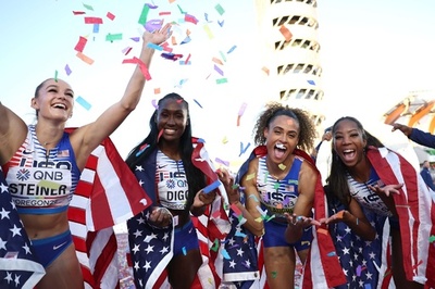 米国が女子4×400mリレー優勝、予選出場フェリックスにもメダル 世界陸上