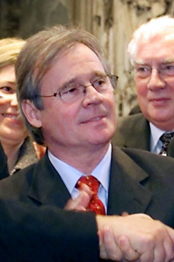 仏与党議員、女性を射殺して自殺 選挙結果苦にしてか