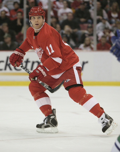 レッドウィングス シュートアウトの末にカナックスを破る