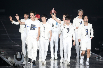 「EXO」、ソウルのドーム球場でコンサート開催