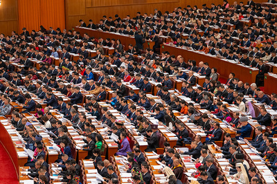 中国の2025年GDPは5%増 140.19兆元に