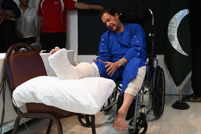 カーン氏、暗殺未遂に首相関与と主張 パキスタン