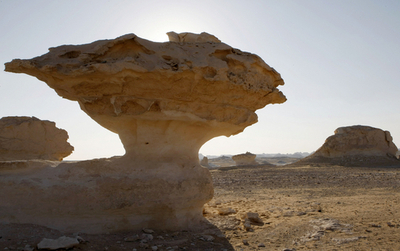 白砂漠の奇岩「Inselbergs」