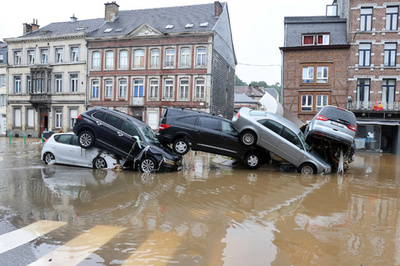 土砂に埋もれた列車 オーストリア西部で洪水被害 写真11枚 国際ニュース Afpbb News