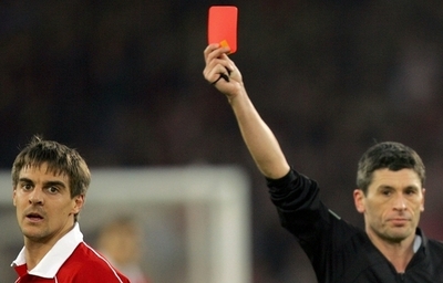 誤審連発の審判に「レッドカード」、その結末は?