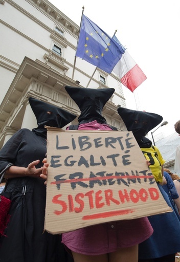 ブルキニ禁止法は「違憲」 仏内相 、取り返しつかない結果に警鐘