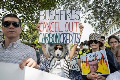 森林火災さなかの海外バカンスは誤り、モリソン豪首相が謝罪