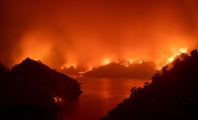 米カリフォルニア州の山火事、火勢増し避難拡大