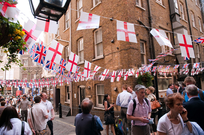 ロイヤルウエディングに向け熱気高まるロンドン