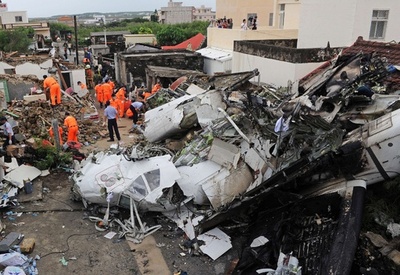 台湾の旅客機墜落、死者48人に