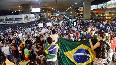 サンパウロとリオが運賃値上げ撤回、ブラジル抗議デモ