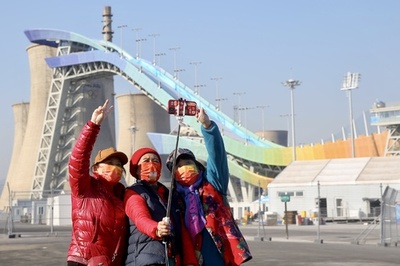 北京冬季五輪の「レガシー」スキージャンプ台 年間通じたスポーツ施設に