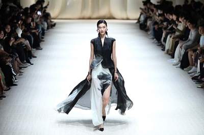 東洋の文化と西洋のデザイン 中国国際ファッションウィークが北京で開幕