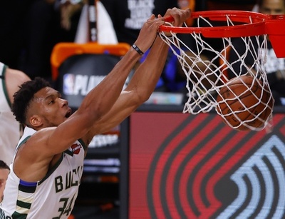 バックスが準決勝進出、レイカーズは8年ぶりPO1回戦突破