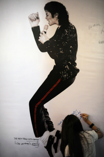 マイケルさん、バター製の像でよみがえる？