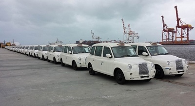 ロンドンの名物タクシー、豪に初上陸 車体は黒から白に