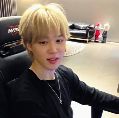 BTSジミン、金髪でファン魅了