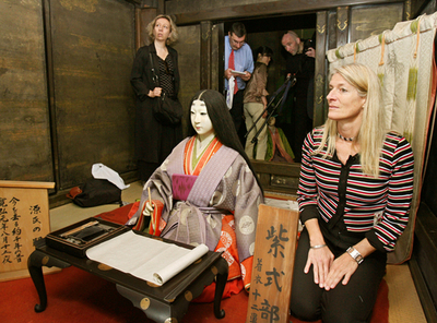 『源氏物語』出版のフランス人編集者、物語ゆかりの石山寺を訪問