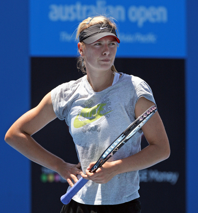 シャラポワ 決勝へ向けて練習を行う