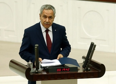 女性議員に「女は黙れ」、トルコ副首相が議会で叫び物議