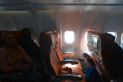 CIA元職員にまかれた報道陣、キューバまで空席と12時間