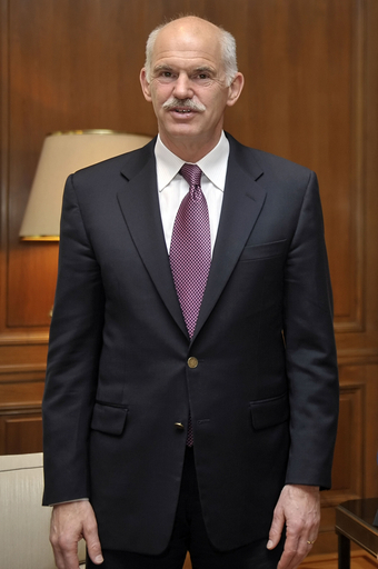 ギリシャ金融支援で合意、「前例のない」規模