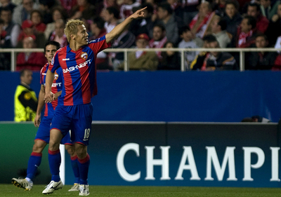 CSKAモスクワ 準々決勝進出、本田が決勝点