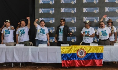 コロンビア左翼ゲリラFARC、政府との和平協定承認 内戦終結を宣言