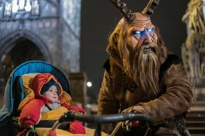 【今日の1枚】「怖くないよ」、悪魔は子どもたちの人気者 チェコ
