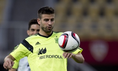 ファンからブーイング受けたピケ、代表でのプレーを続行