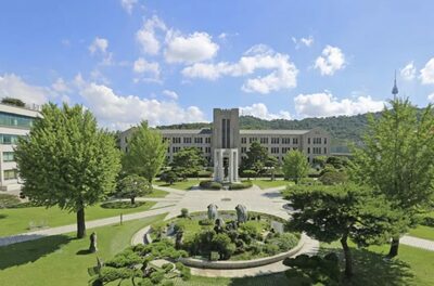 体に触れて「声がセクシーだ」「二次会に行けば試験問題を教える」…韓国・大学教授、学生へのセクハラ疑惑で停職3カ月