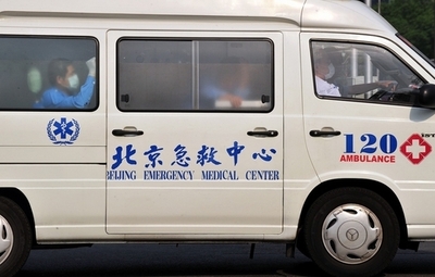 死亡宣告受けた男性、ひつぎの中で息吹き返すが手遅れに 中国