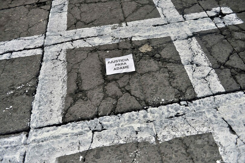 ジャーナリストらが「SOS」、相次ぐ殺害事件に抗議 メキシコ