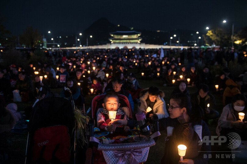 朴前大統領の辞任要求デモ、軍による鎮圧検討か 韓国国防省が調査へ