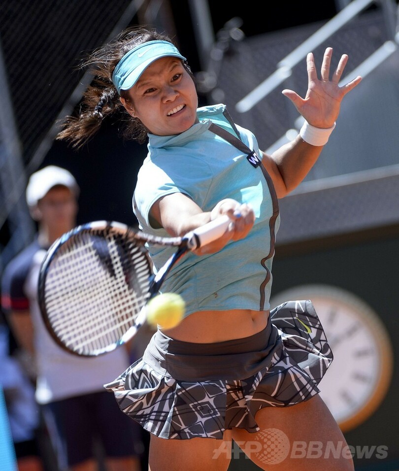 シャラポワが李娜破り4強、マドリード・オープン