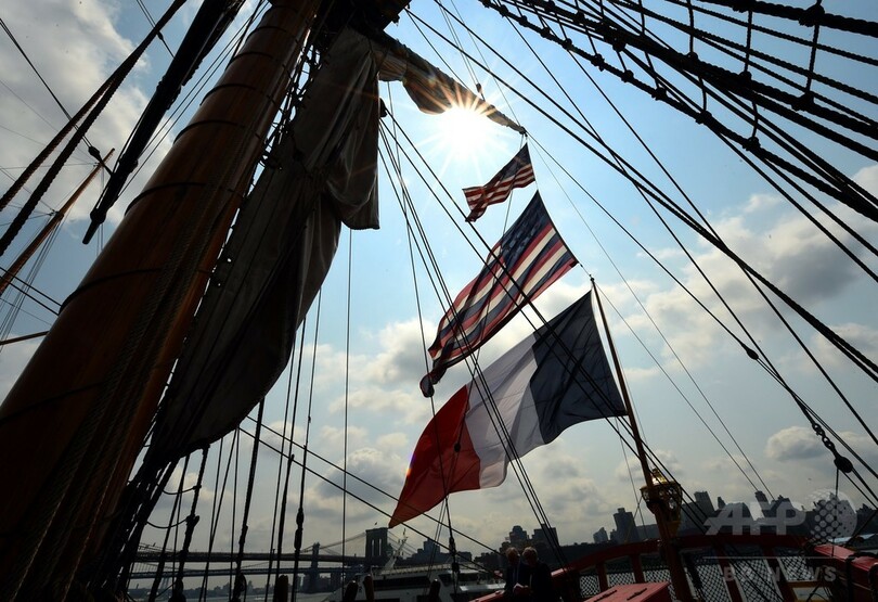 米独立支援の仏帆船「エルミオーヌ」号の復元船、NYに入港