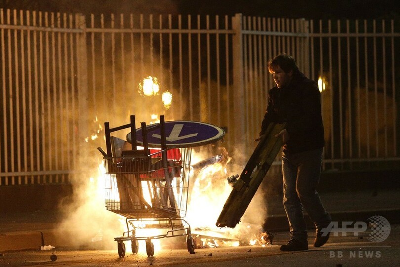 警官による黒人男性性的暴行、抗議が暴動に 37人逮捕 フランス