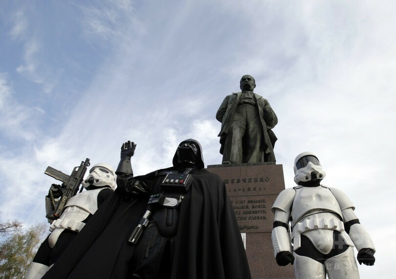 ウクライナ議会選、6人の「ダース・ベイダー」が立候補 