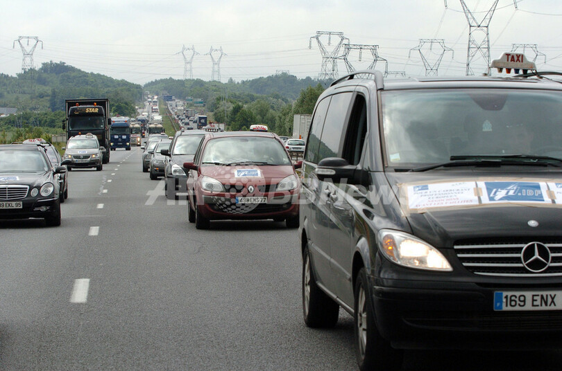競売で買ったアパートの部屋から8年前の首つり遺体、仏パリ