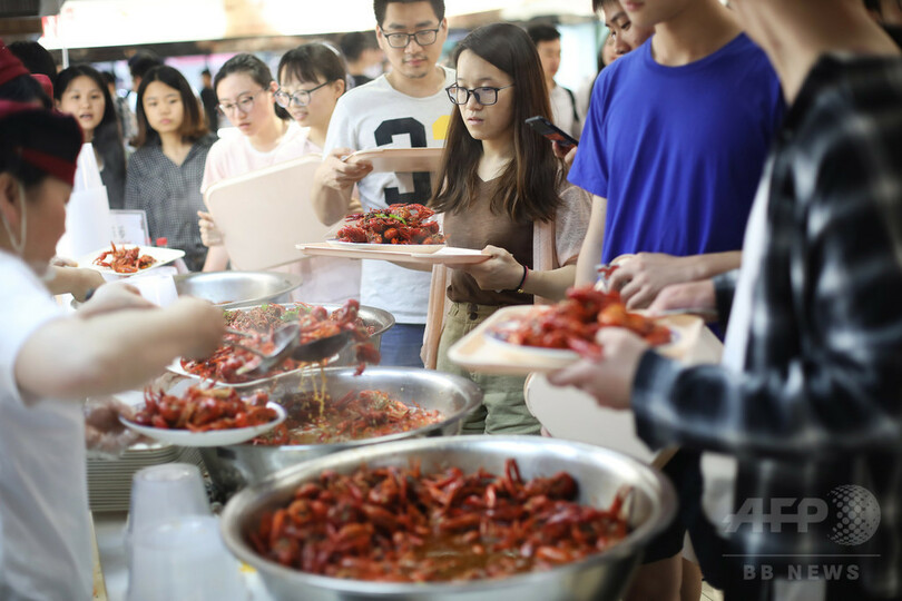 真っ赤にゆで上がったザリガニ、母校の思い出「胃の中に」 南京の大学