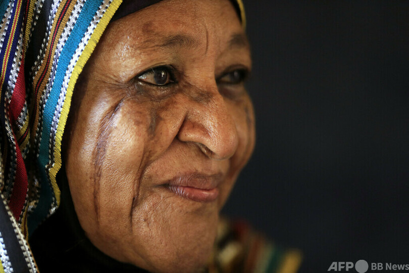 消えゆく風習、消えない顔の傷 スーダン