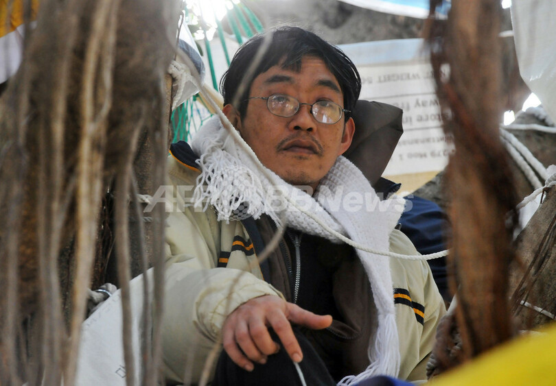 台湾男性の「樹上座り込み」、3月下旬から続く