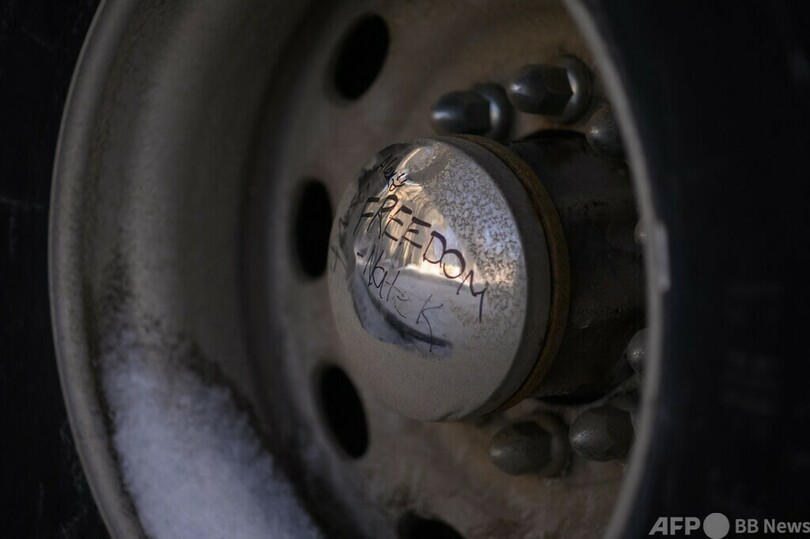 「寄せ書き」トラックに注目 加デモ