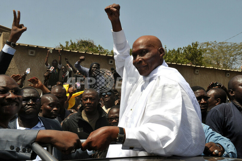 セネガル大統領選、サル元首相が勝利 ワッド大統領3選ならず