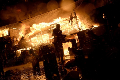 新年祝賀の爆竹などで2人死亡 数百人負傷 フィリピン 写真10枚 国際ニュース Afpbb News 新年祝賀の爆竹などで2人死亡 数百人負傷 フィリピン 写真10枚 国際ニュース Afpbb News