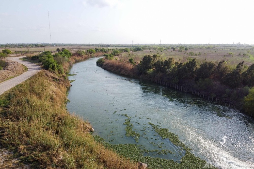 越境試みた9歳児死亡 米メキシコ国境の川で