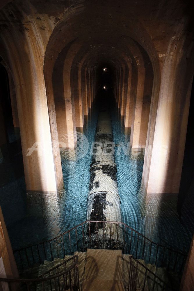 幻想的！仏パリ地下に広がる19世紀の貯水場、今も現役です 写真19枚