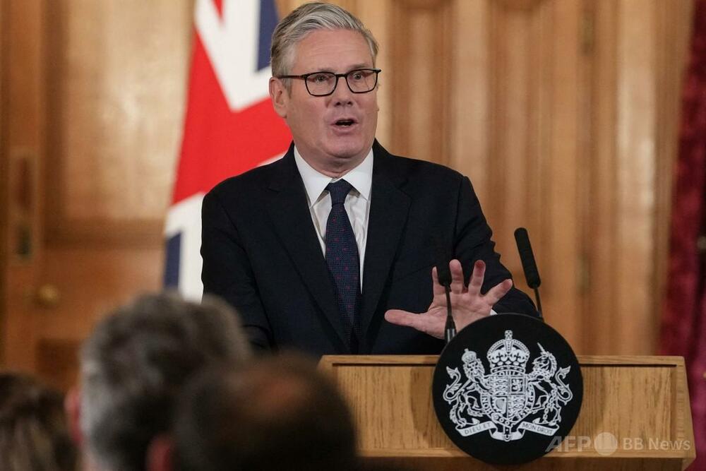 英国が16歳未満のSNS利用禁止へ スターマー首相「子どもを不幸にする」
