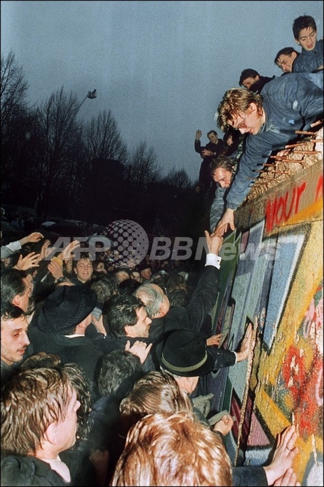 ベルリンの壁」崩壊の陰に謎の電話、ドイツ 写真2枚 国際ニュース