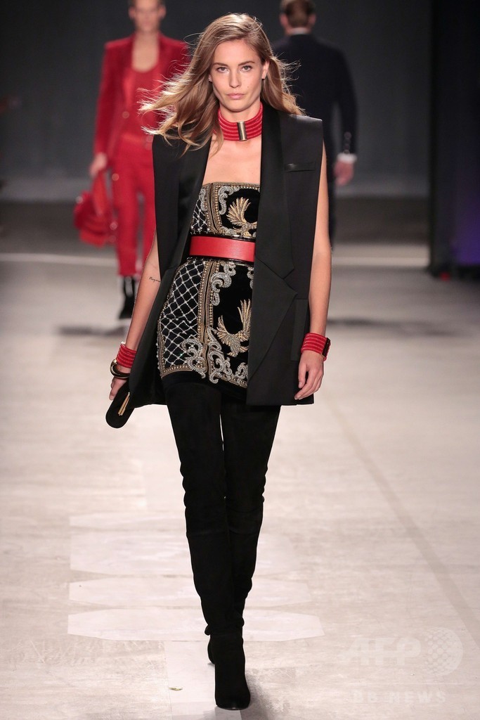 「バルマン×H&M」ファッションショー、ニューヨークで開催